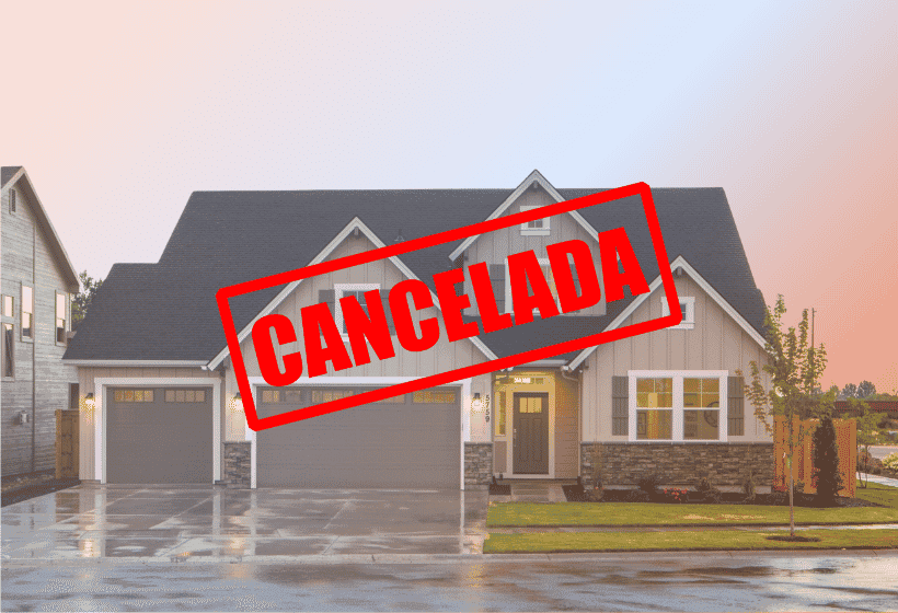 Vivienda con sello de cancelada que ilustra la cancelación de hipoteca por caducidad en el Registro de la Propiedad
